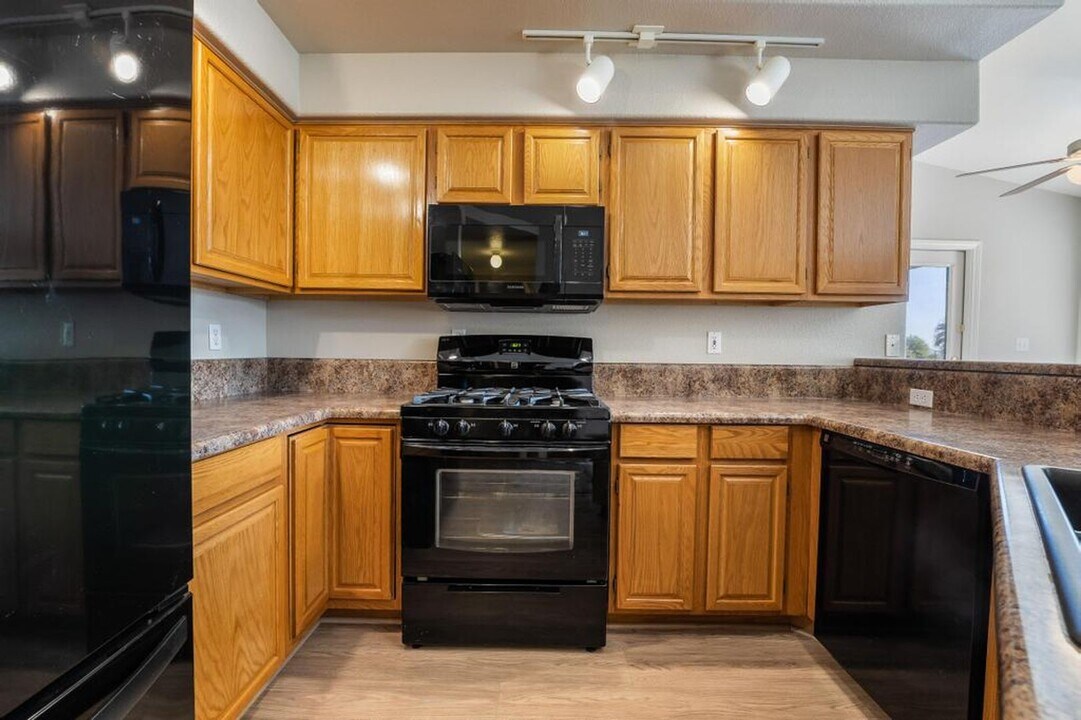 1527 Lake Placid Terrace in Henderson, NV - Building Photo