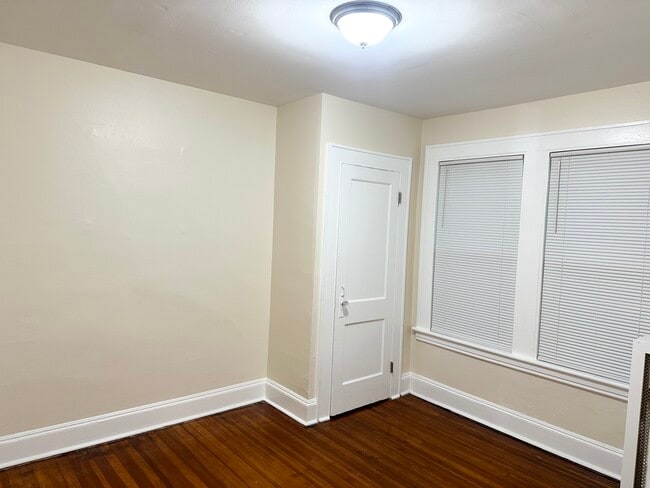285 Bronx Ave, Unit 2 in Bridgeport, CT - Foto de edificio - Building Photo