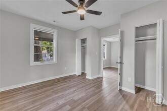832 W 44th St, Unit 832 W 44th St in Savannah, GA - Foto de edificio - Building Photo