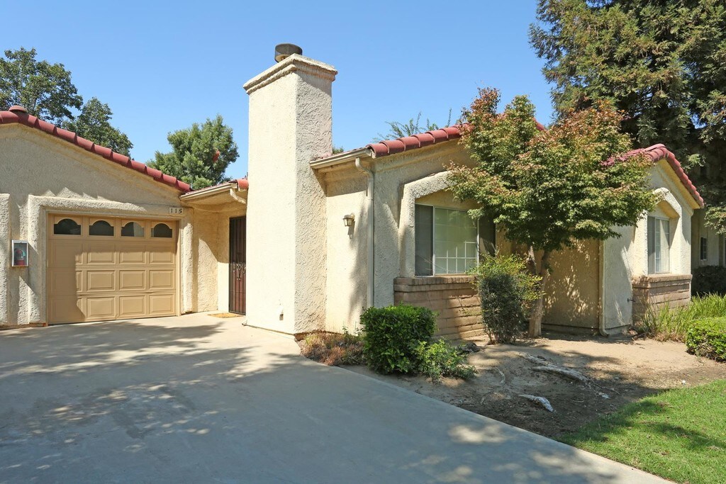 Golden Oak Apartments in Visalia, CA