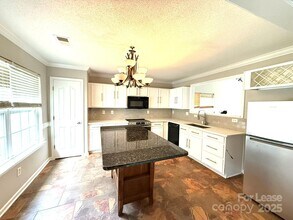 5316 Fernhill Dr in Charlotte, NC - Building Photo - Building Photo