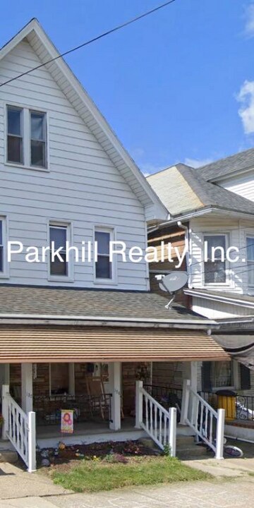 128 S 3rd St in Bangor, PA - Building Photo