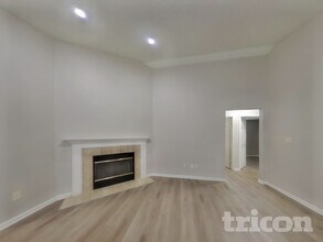 345 Bent Stream Ln in Brownsburg, IN - Building Photo - Building Photo