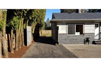 18641 NE Everett Ct in Portland, OR - Building Photo - Building Photo