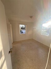 739 SW 9th St in Miami, FL - Building Photo - Building Photo