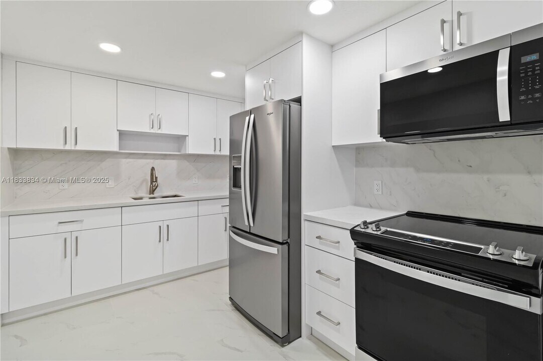 7144 Southgate Blvd in Tamarac, FL - Building Photo