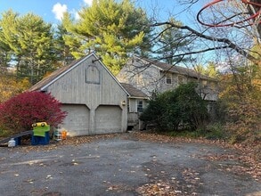 131 E Washington St in Hanson, MA - Building Photo - Building Photo