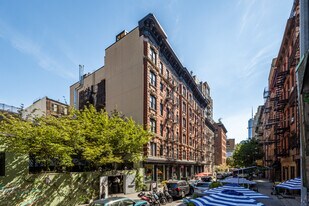 72-74 Thompson St in New York, NY - Building Photo
