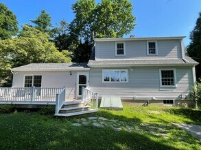 99 Bay View Ave in Groton, CT - Building Photo - Building Photo