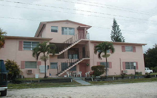 16790 NE 18th Ave in North Miami Beach, FL - Building Photo - Building Photo