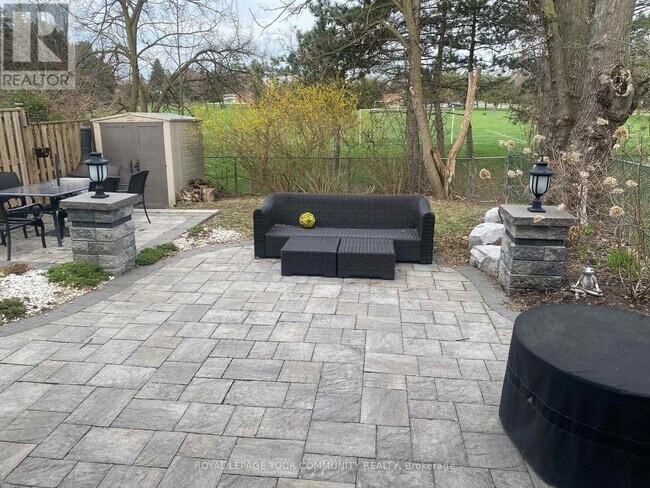 8 Kings College Rd in Markham, ON - Building Photo - Building Photo