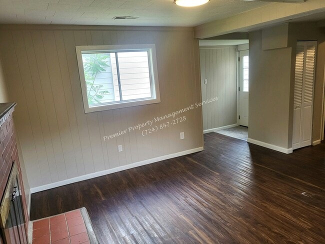 136 Sawyer Dr in Aliquippa, PA - Building Photo - Building Photo