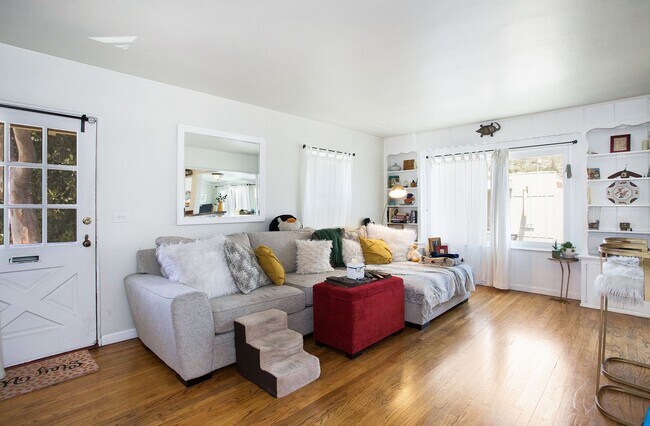 property at 533 Glenneyre St