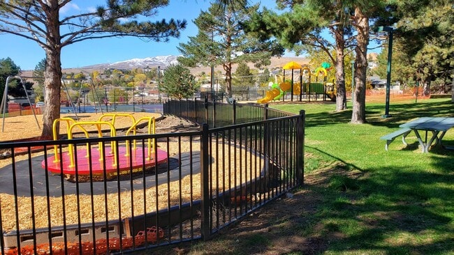 3915 Clear Acre Ln in Reno, NV - Building Photo - Building Photo