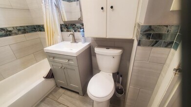 3929 Larchmont St in Flint, MI - Building Photo - Building Photo