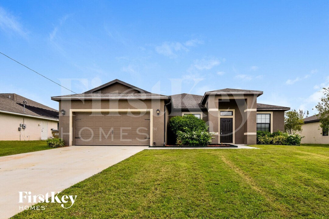 2717 SW 18th Ave in Cape Coral, FL - Building Photo