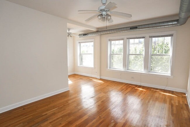 3529 N Broadway St, Unit 1E