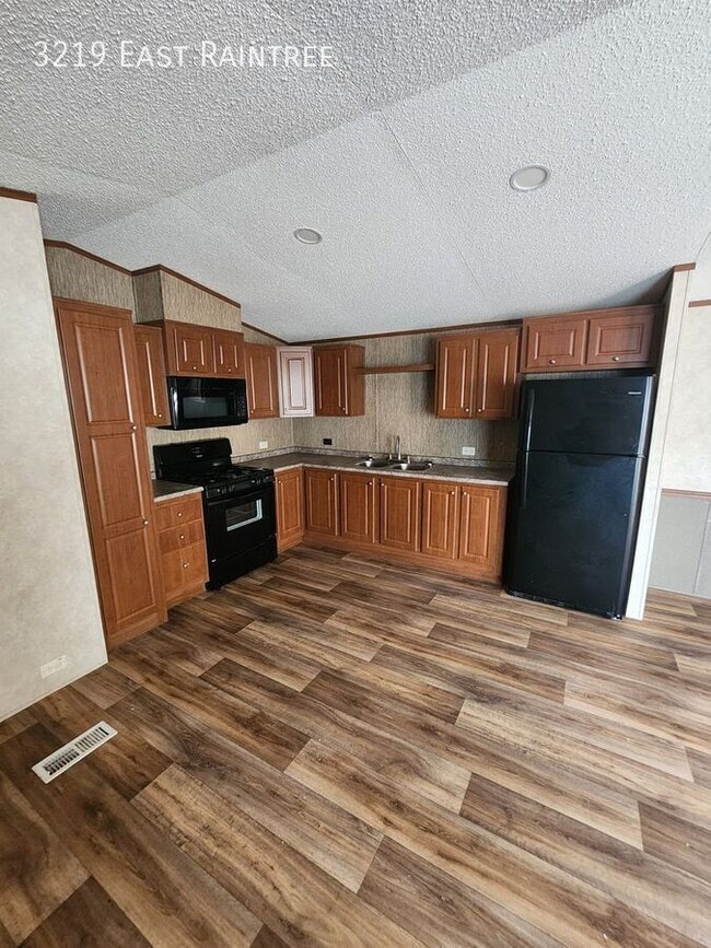 property at 3219 E Raintree Dr