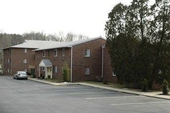 Lawrence Court Apartments in Broomall, PA - Building Photo - Building Photo