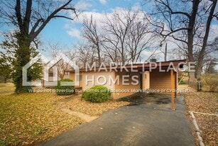 6855 Woodhurst Dr in St. Louis, MO - Building Photo