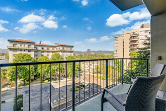 Lake Park Senior Living in Oakland, CA - Foto de edificio - Building Photo