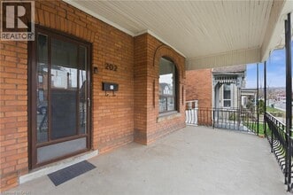 202 Victoria Ave N in Hamilton, ON - Building Photo - Building Photo