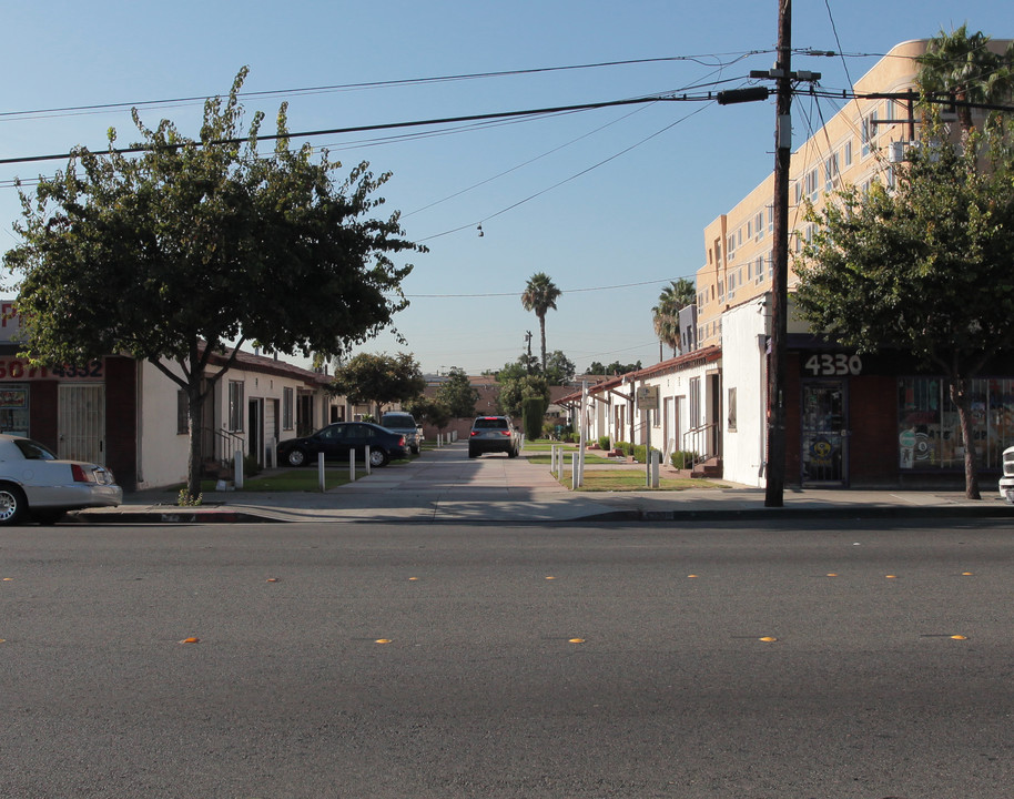 4334 Florence Ave in Bell, CA - Foto de edificio