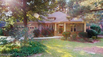 45 Old Hunt Rd, Unit 325 in Pinehurst, NC - Building Photo