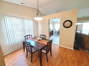 216 Stoneybrook Ln in Bloomingdale, IL - Building Photo - Building Photo