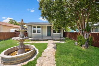 2214 W Laurel St in San Antonio, TX - Building Photo - Building Photo