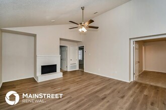 1334 Cedar Ridge Dr in Lewisville, TX - Foto de edificio - Building Photo