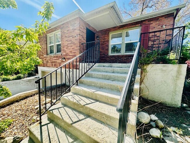 property at 234 W Pueblo St
