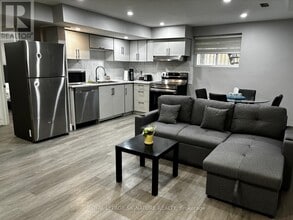 11 Overholt Dr in Thorold, ON - Building Photo - Building Photo