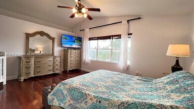 1590 Seagrape Way in Hollywood, FL - Building Photo - Building Photo