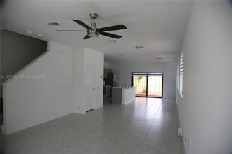 371 NE 16th St in Florida City, FL - Foto de edificio - Building Photo