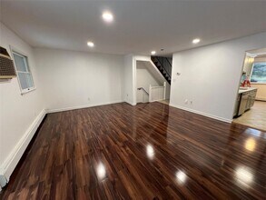 30 Roundtree Ct in Beacon, NY - Building Photo - Building Photo