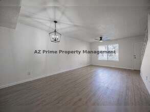 7126 N 19th Ave in Phoenix, AZ - Foto de edificio - Building Photo