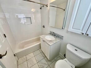 111 Independence Dr, Unit 1 in Chestnut Hill, MA - Building Photo - Building Photo