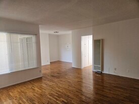 4424 Murietta Ave in Sherman Oaks, CA - Building Photo