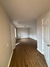 5140 Keegan Way in Louisville, KY - Foto de edificio - Building Photo