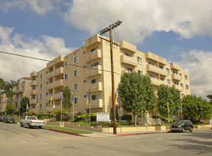 Sunset Detroit Plaza in Los Angeles, CA - Building Photo - Building Photo