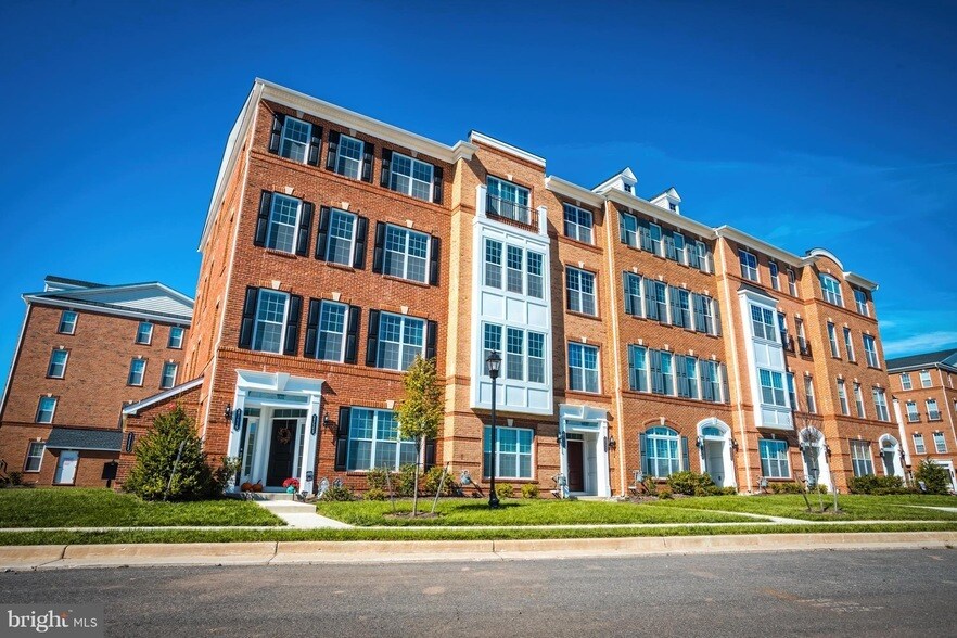 23646 Hopewell Manor Terrace in Ashburn, VA - Building Photo