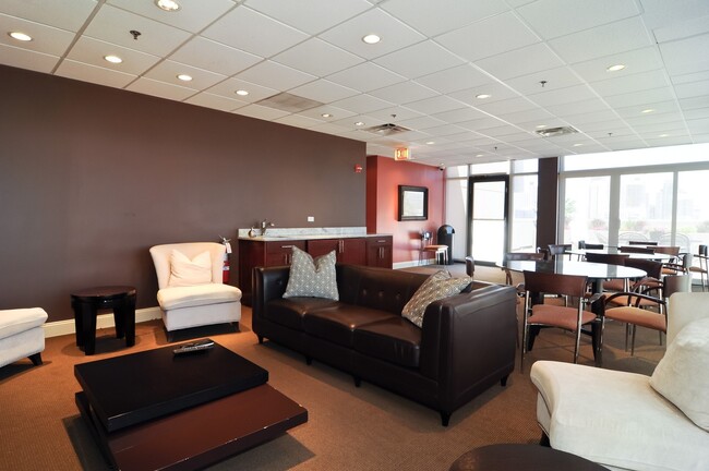 435 W Erie St, Unit 1708 in Chicago, IL - Foto de edificio - Building Photo