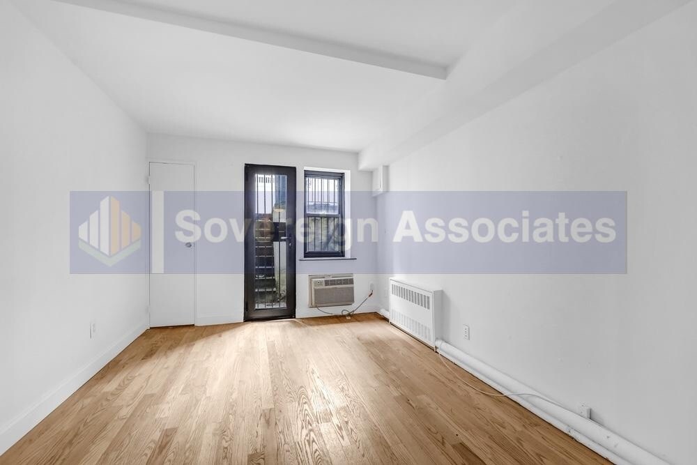 425 E 80th St in New York, NY - Building Photo