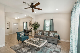 3021 NW 21st Ct in Fort Lauderdale, FL - Foto de edificio - Building Photo
