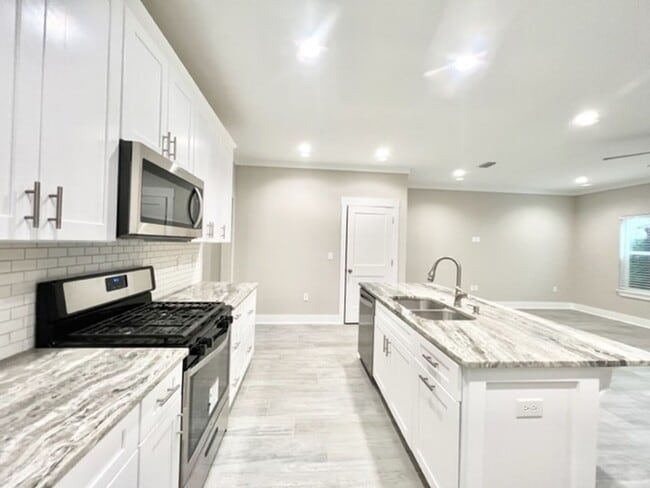 property at 9 Praiseworthy Dr