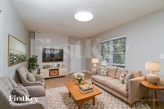 2081 Glenwood Ave SE in Atlanta, GA - Foto de edificio - Building Photo