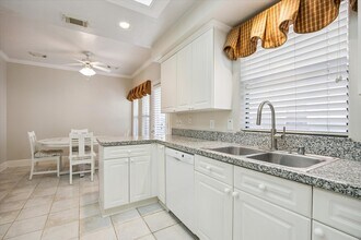 2422 Dorrington St in Houston, TX - Building Photo - Building Photo