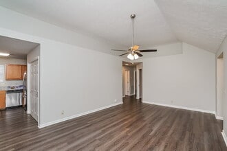 3925 Calumet Dr in Nashville, TN - Foto de edificio - Building Photo