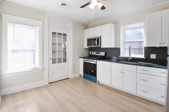 7104 Tulane Ave, Unit 2 in University City, MO - Foto de edificio - Building Photo